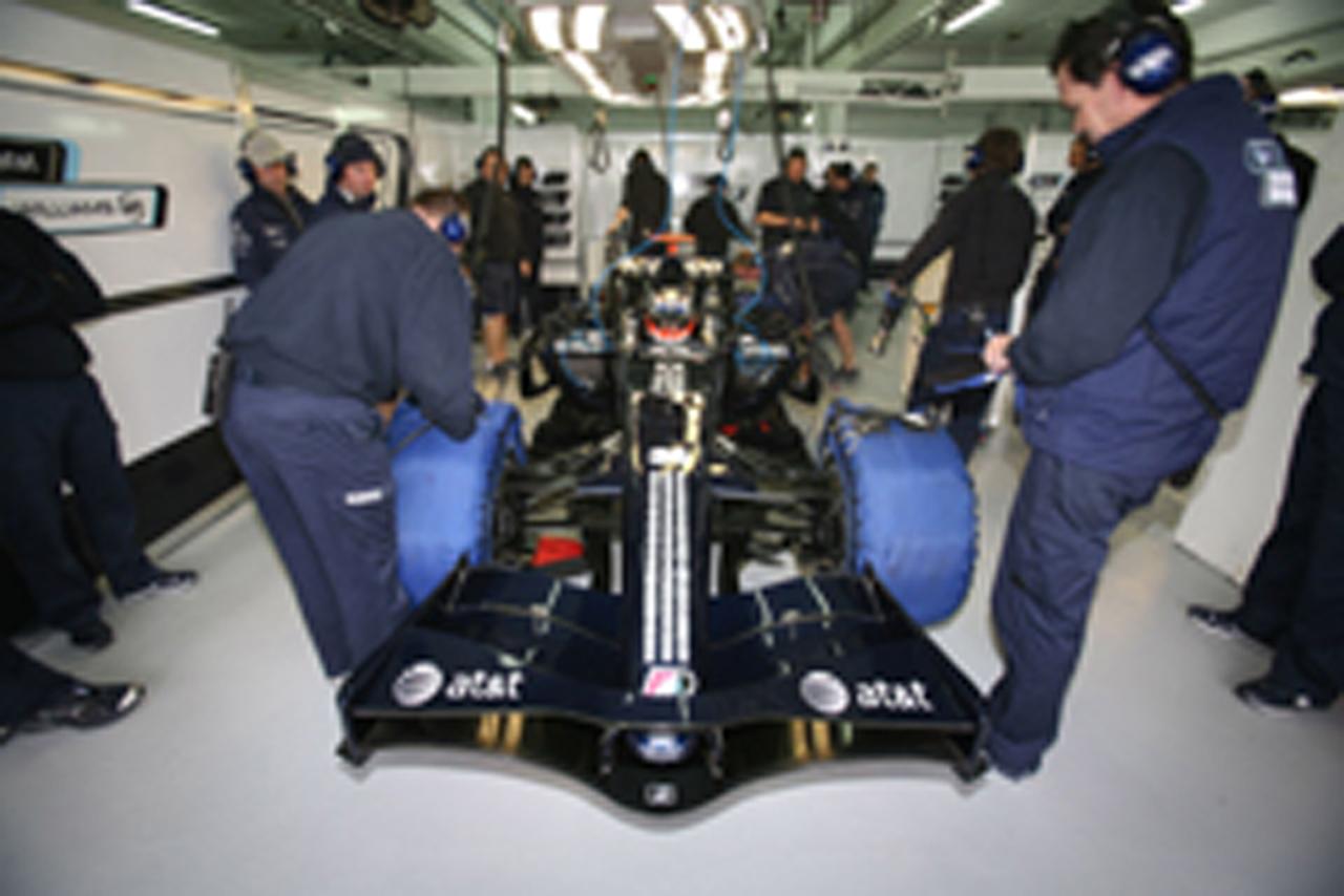(画像)FW30の初走行はニコ・ヒュンベルグが担当