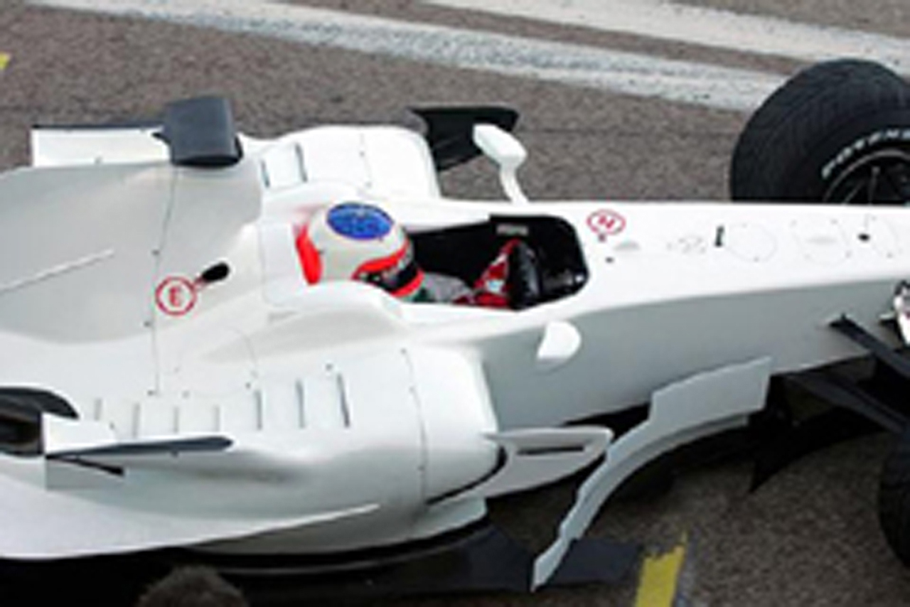 (画像)RA108のシェイクダウンはバリチェロが担当