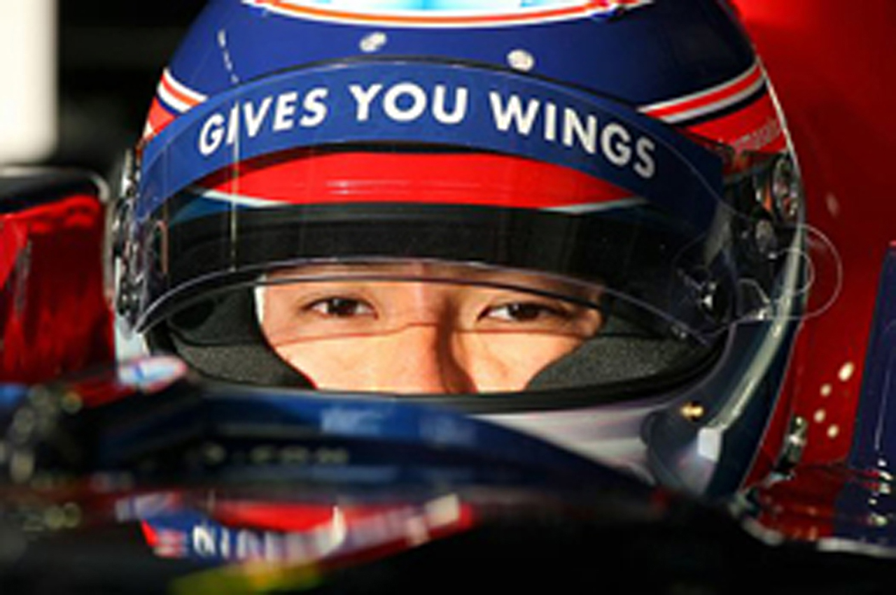 バイザーには「GIVE YOU WINGS」の文字