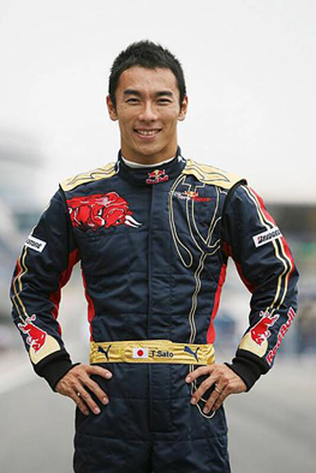 トロ・ロッソのレーシングスーツ姿の佐藤琢磨