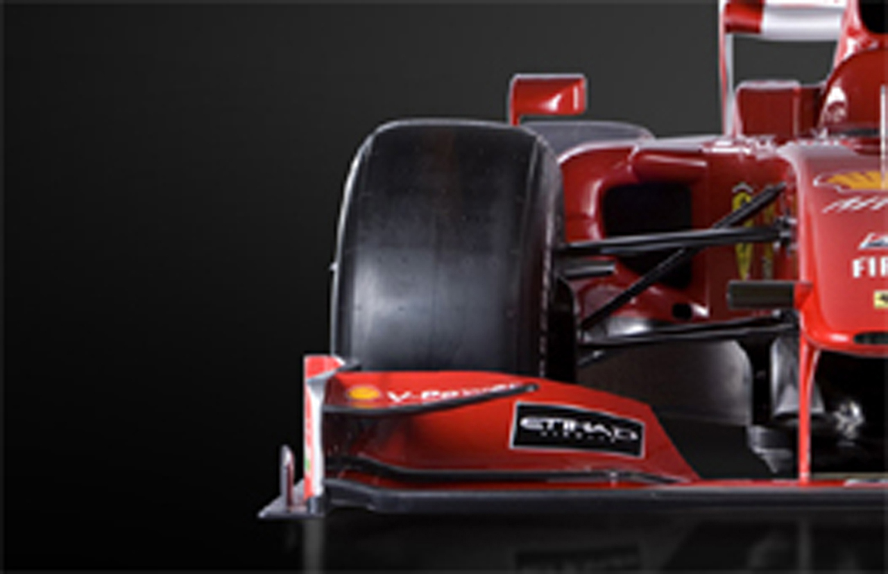 フェラーリ F60:フロントサスペンションマウント下部にバージボード風ウイング