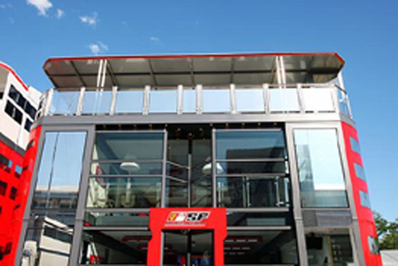 フェラーリ モーターホーム 画像