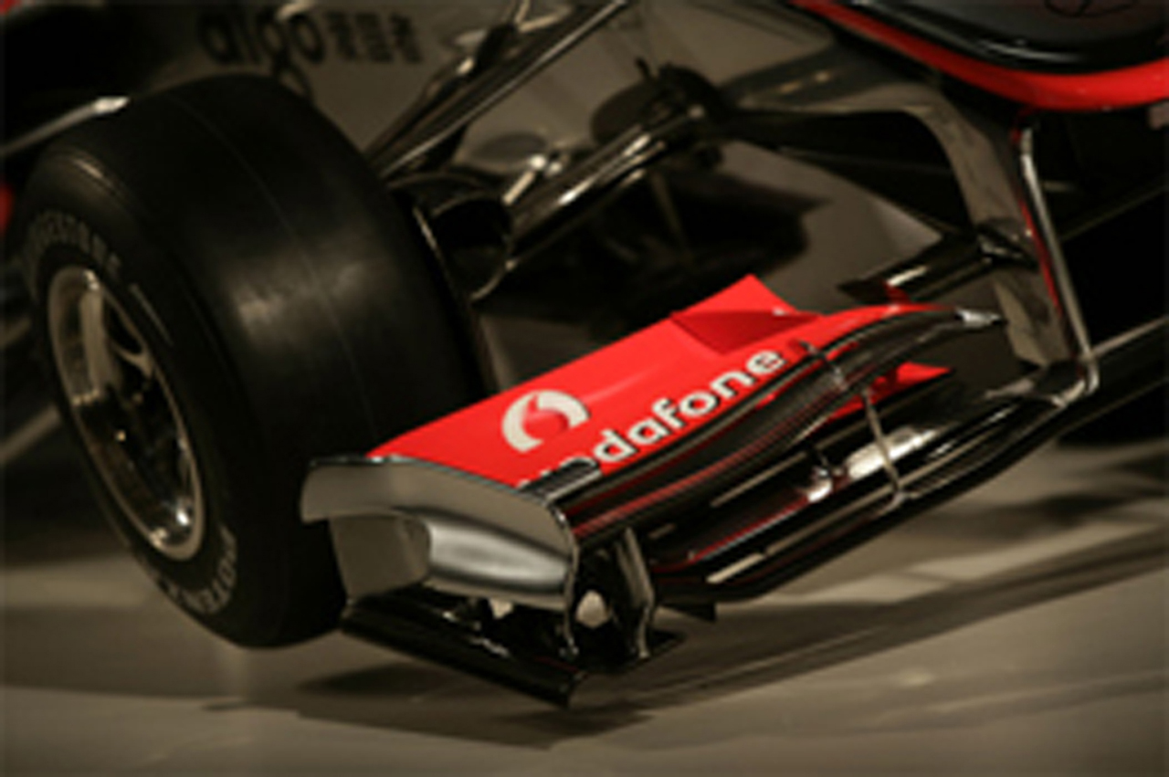 MP4-25 フロントウイング