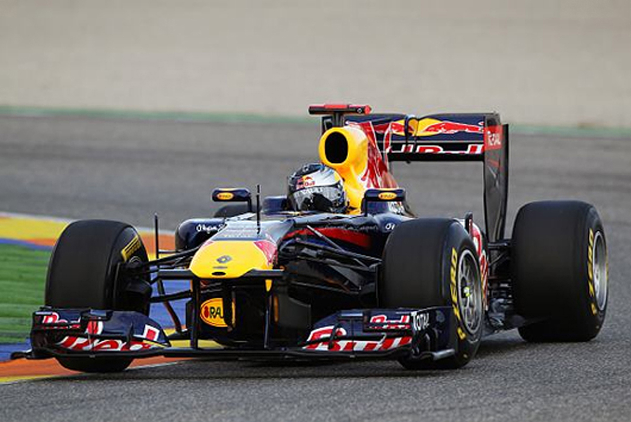 レッドブル RB7 （走行画像：前）