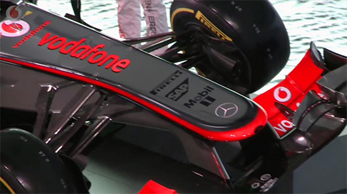 マクラーレン MP4-28 プルロッド式フロントサスペンション