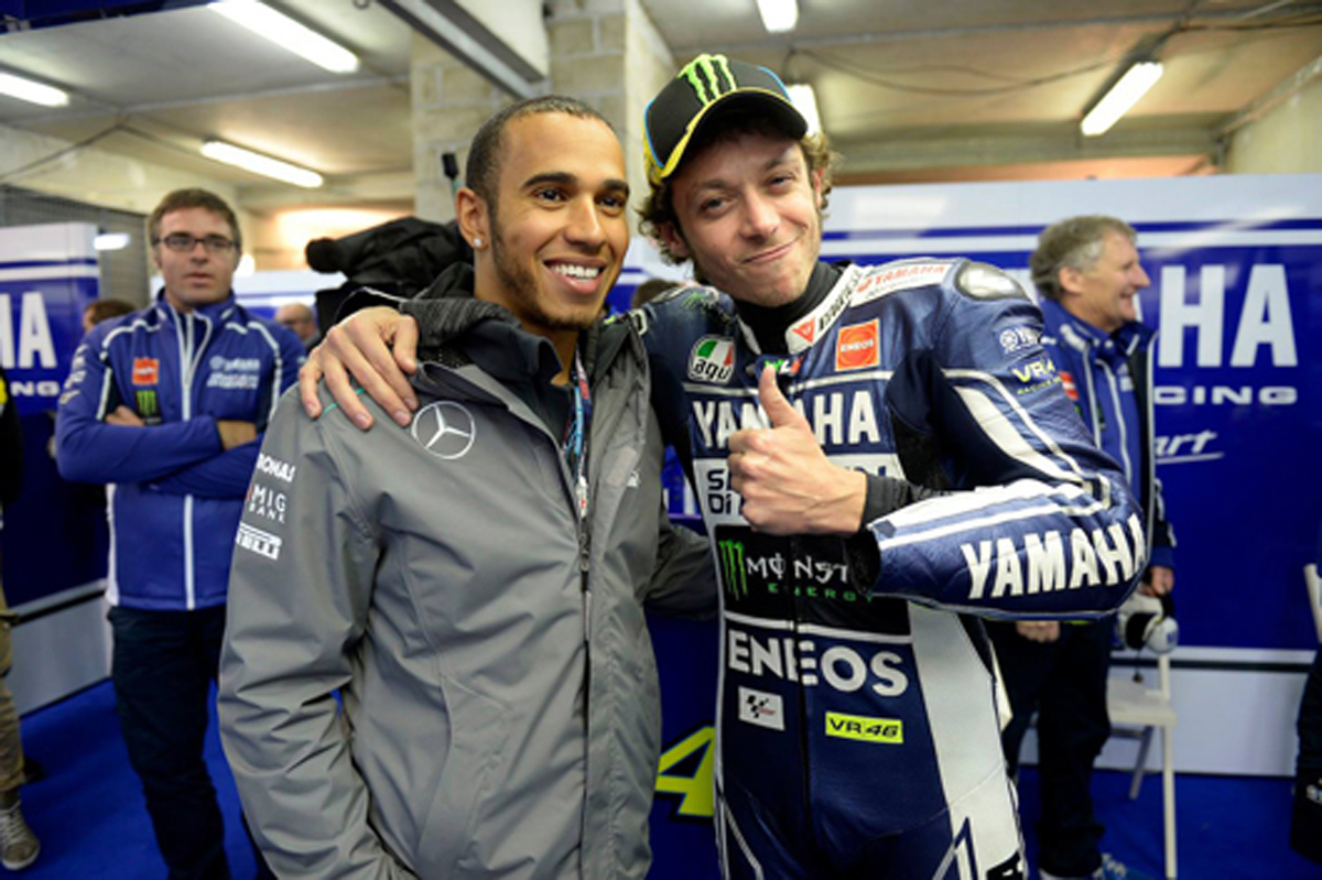 バレンティーノ・ロッシとルイス・ハミルトン