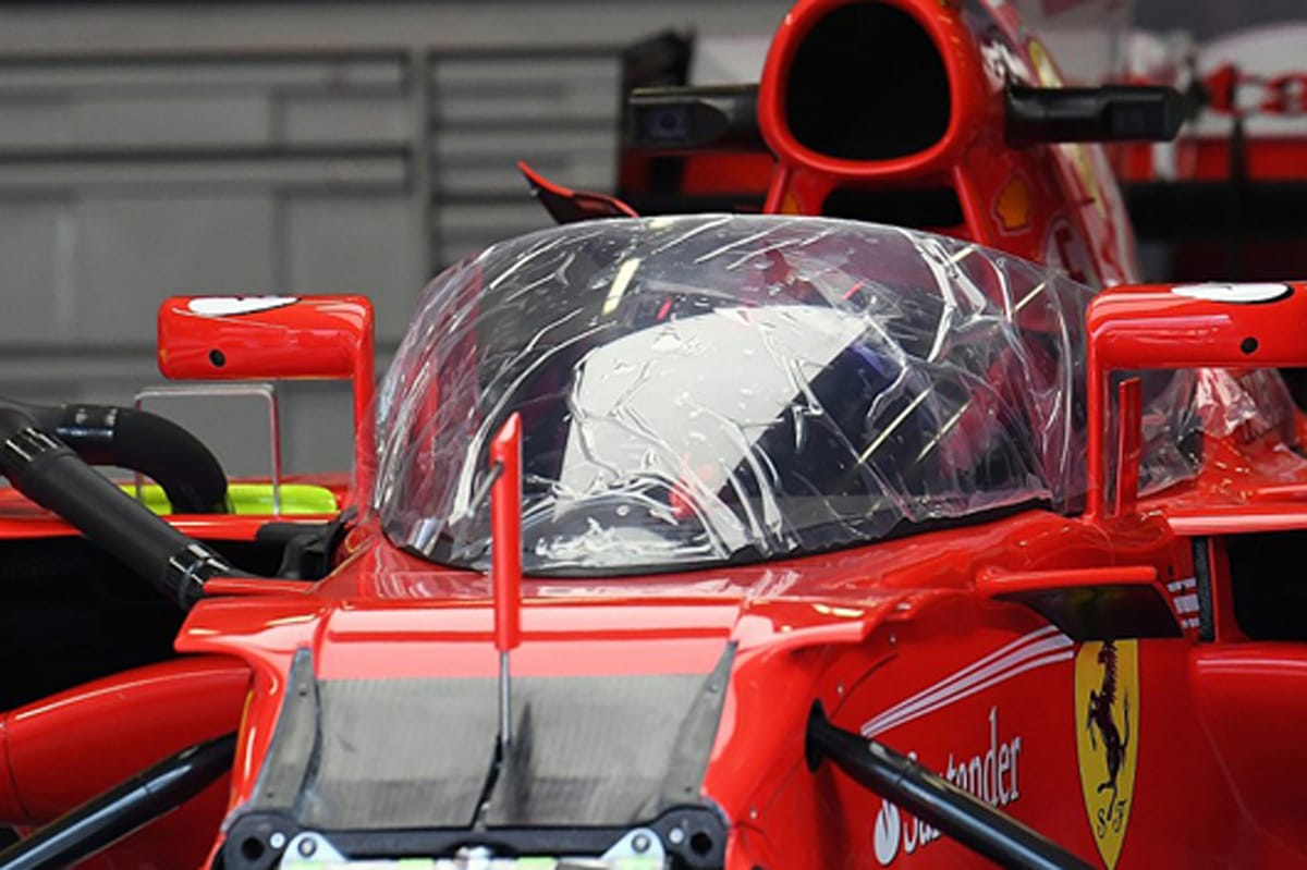 シールドが搭載されたフェラーリのF1マシン