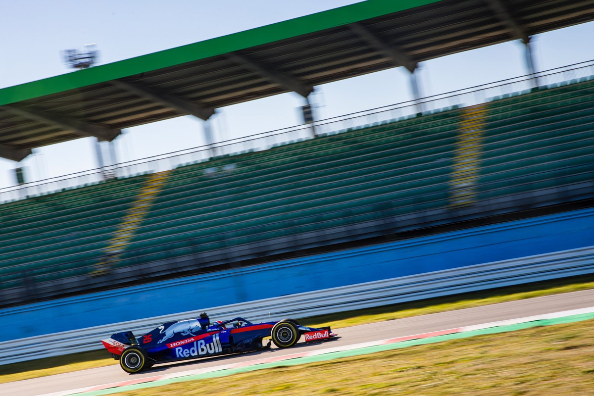 トロロッソ・ホンダ STR14 シェイクダウン ⑧