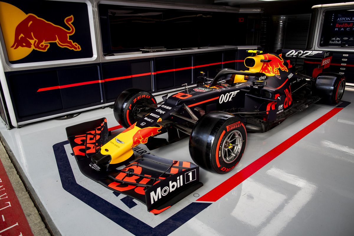 レッドブル・ホンダ RB15 with 007 ①
