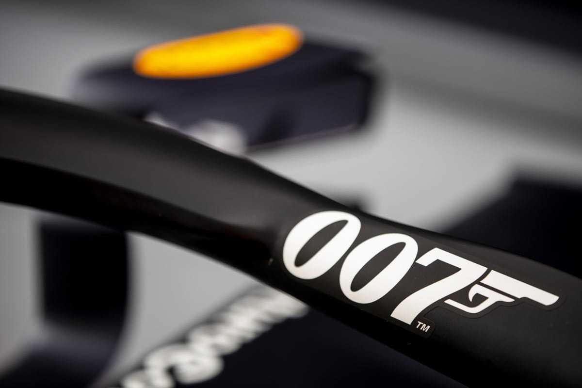 レッドブル・ホンダ RB15 with 007 ③