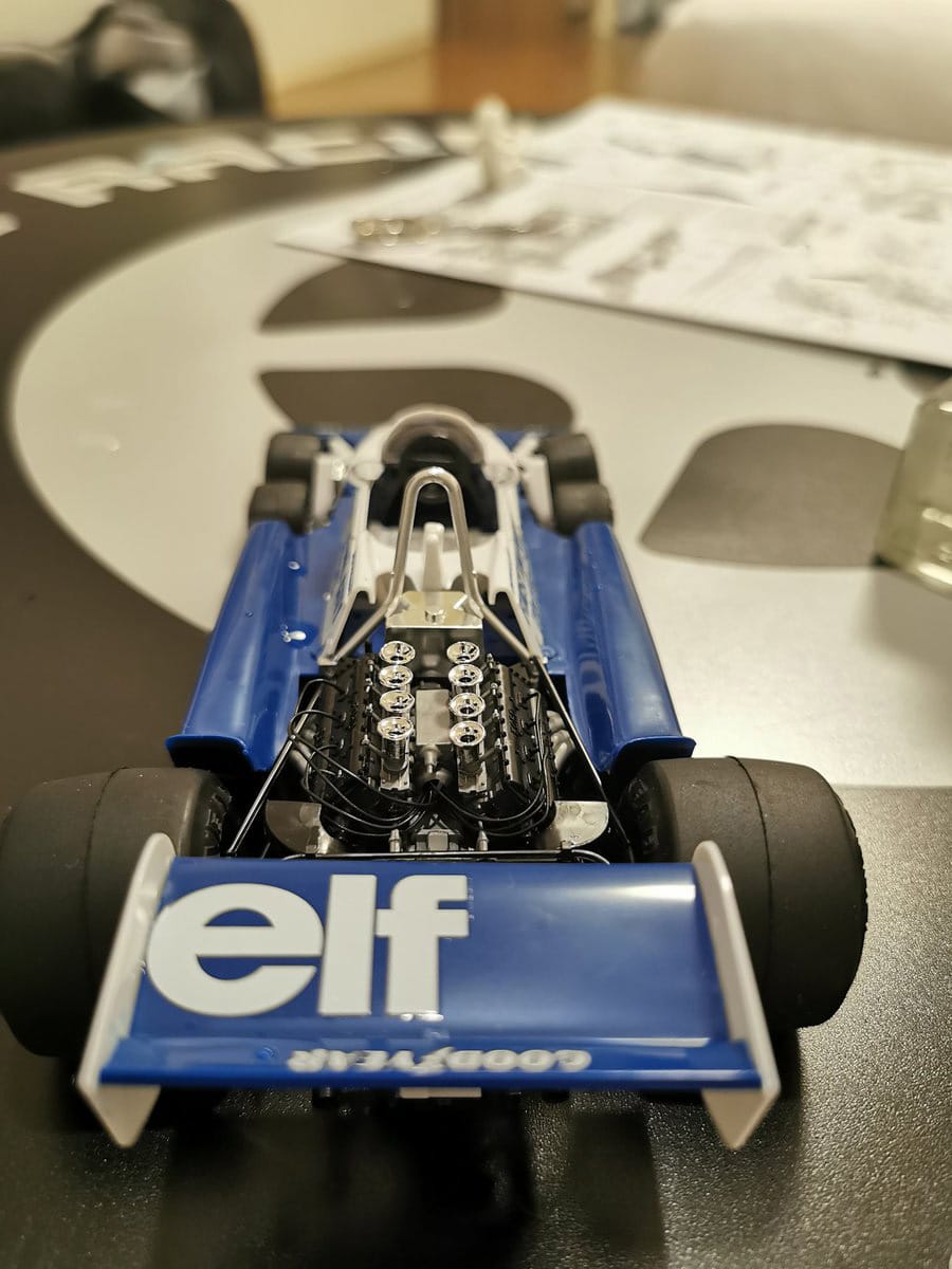 ロマン・グロージャン、ティレル P34のプラモデルを完成①