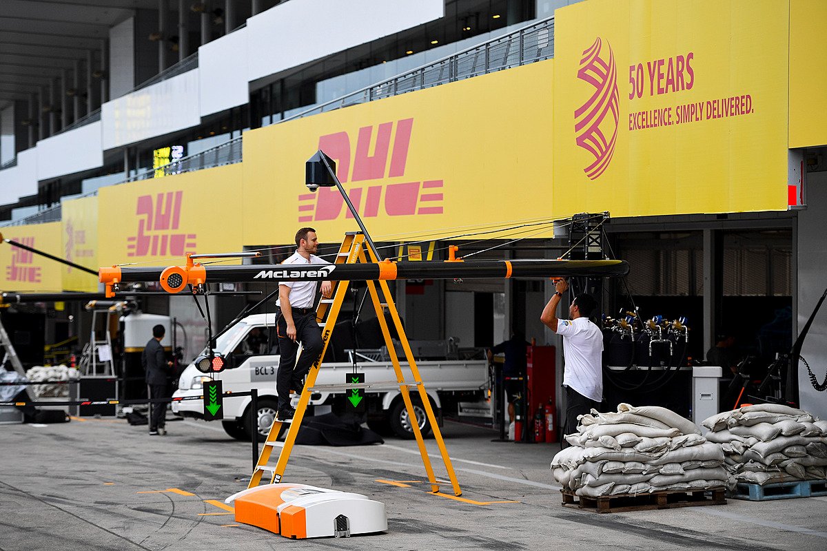 F1日本GP:台風19号直撃に備えて鈴鹿サーキットの各設備を一時撤去②