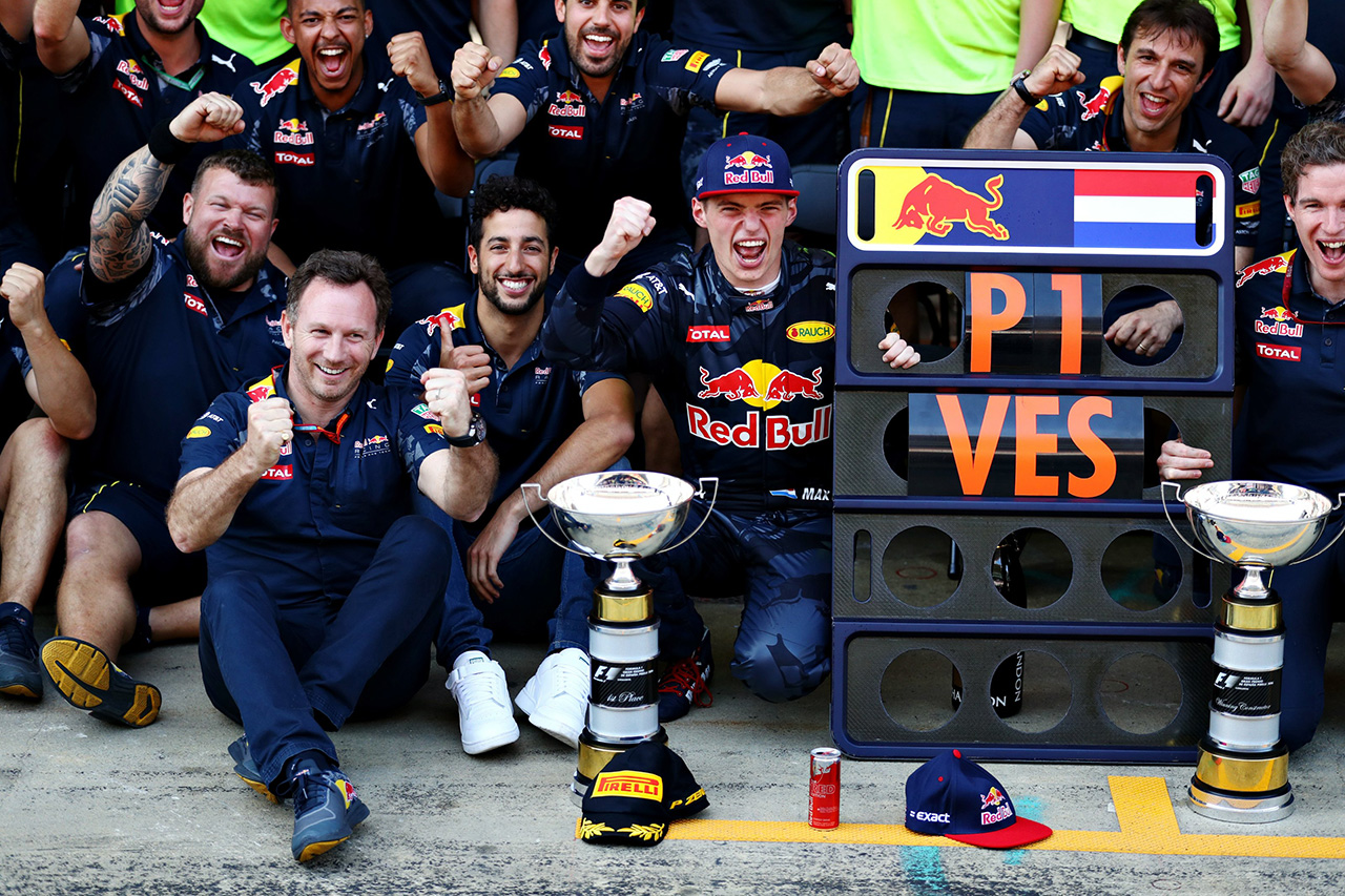 マックス・フェルスタッペン:レッドブル チームフォト(2016年F1スペインGP)