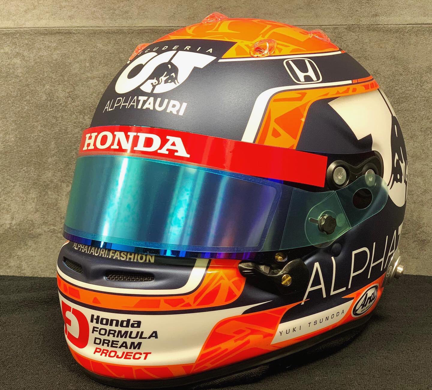 角田裕毅 アルファタウリ・ホンダF1 ヘルメット
