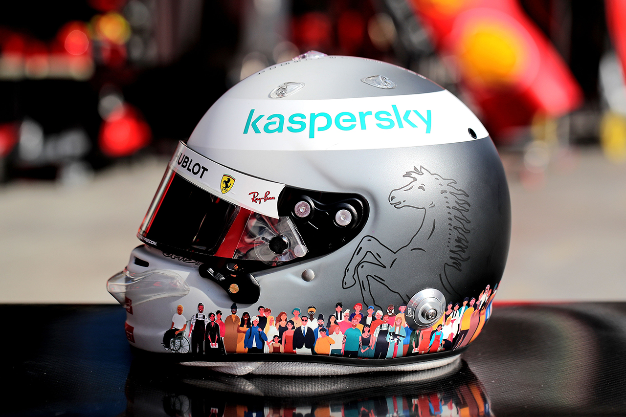 セバスチャン・ベッテル 2020年 F1トルコGP ヘルメット（フェラーリ）
