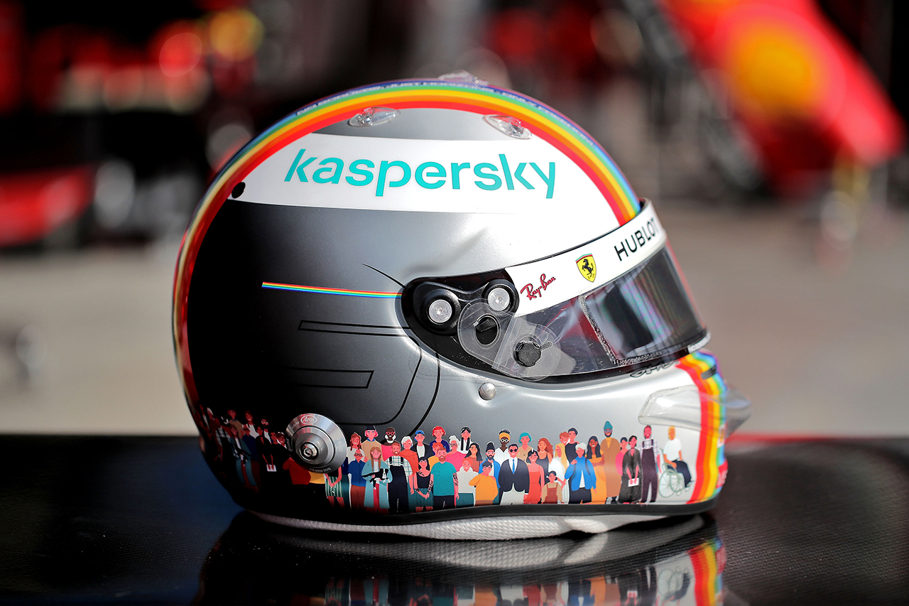 セバスチャン・ベッテル 2020年 F1トルコGP ヘルメット（フェラーリ）