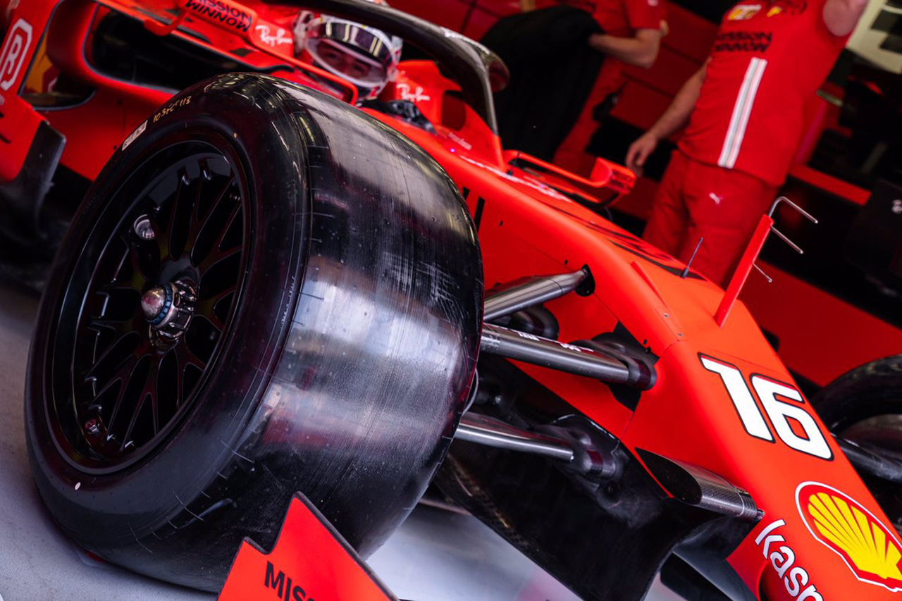 フェラーリF1 18インチ