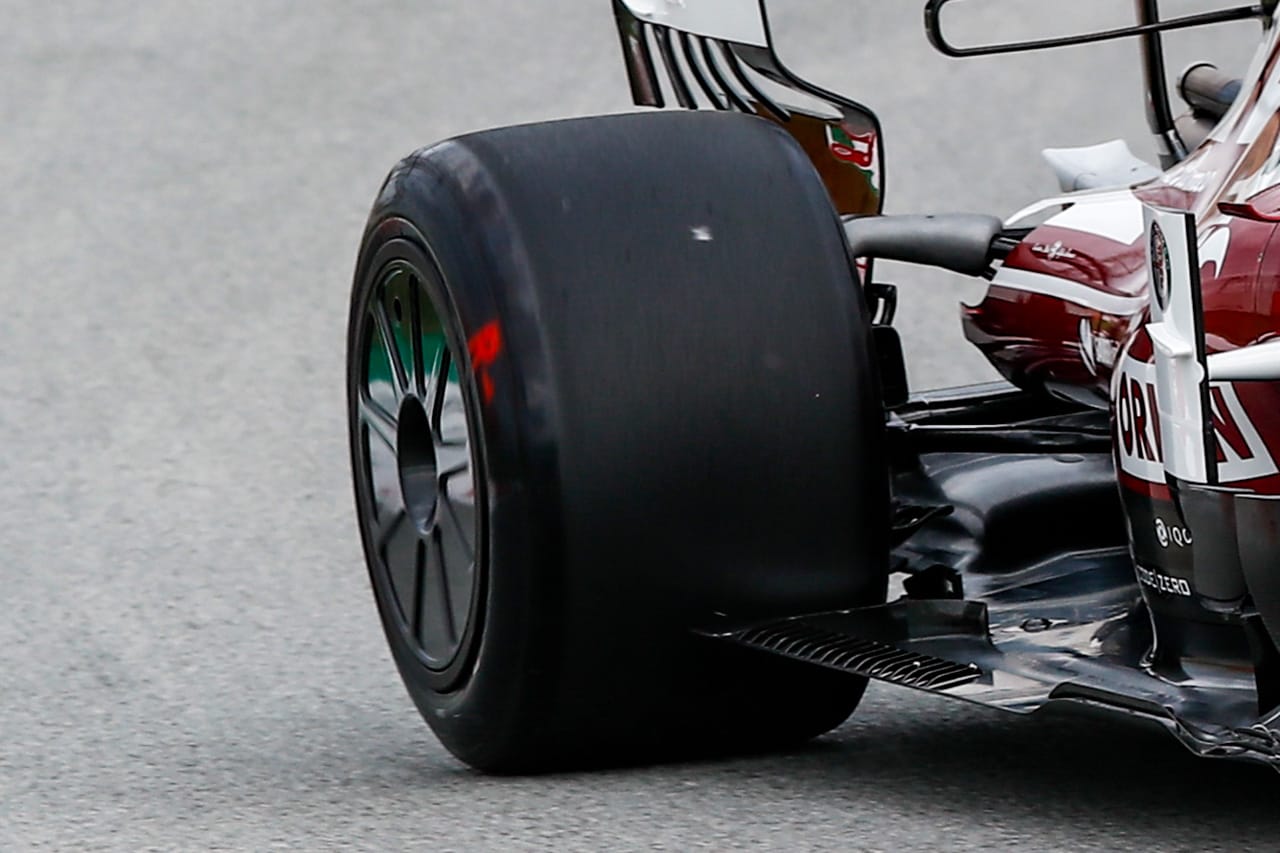 F1 エアロホイールカバー