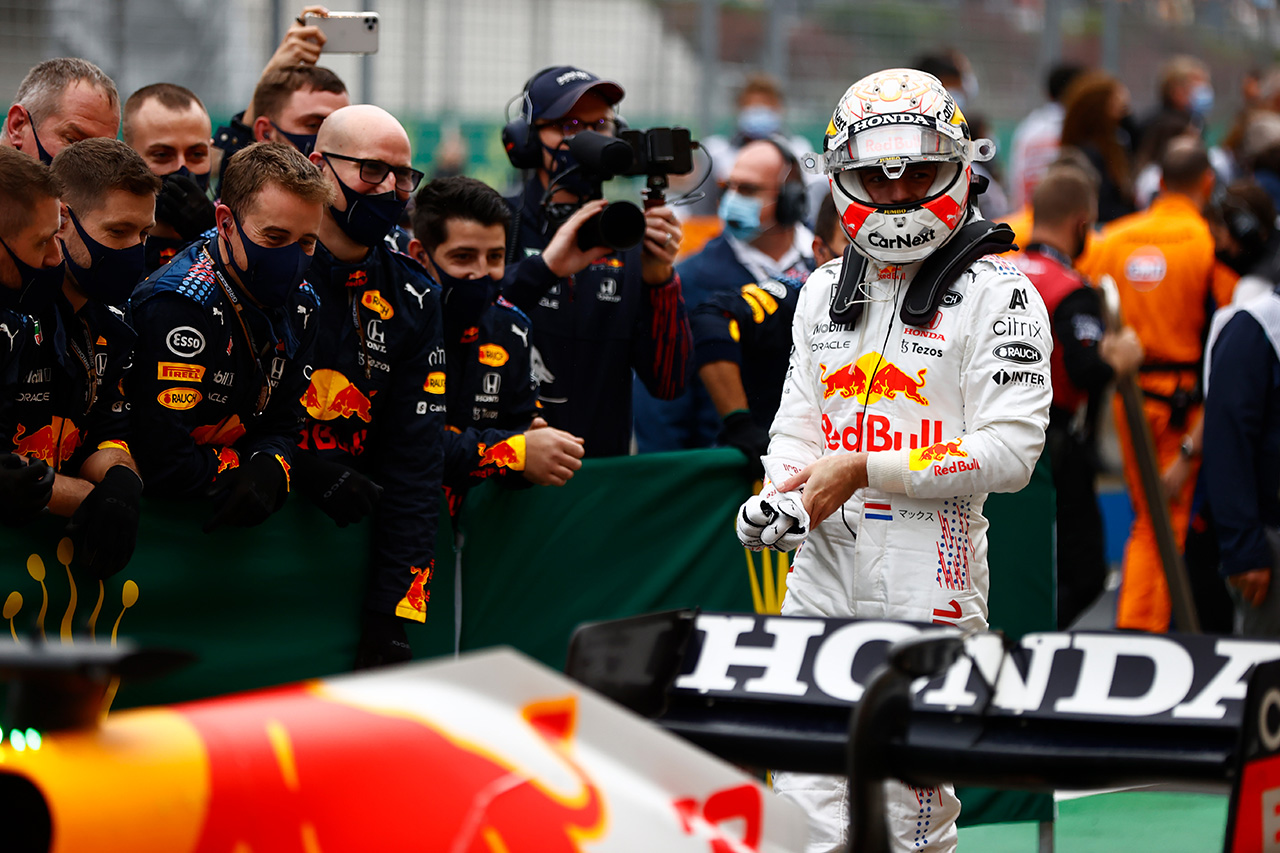 メルセデスは何をした? 直線スピードにレッドブル・ホンダF1が困惑