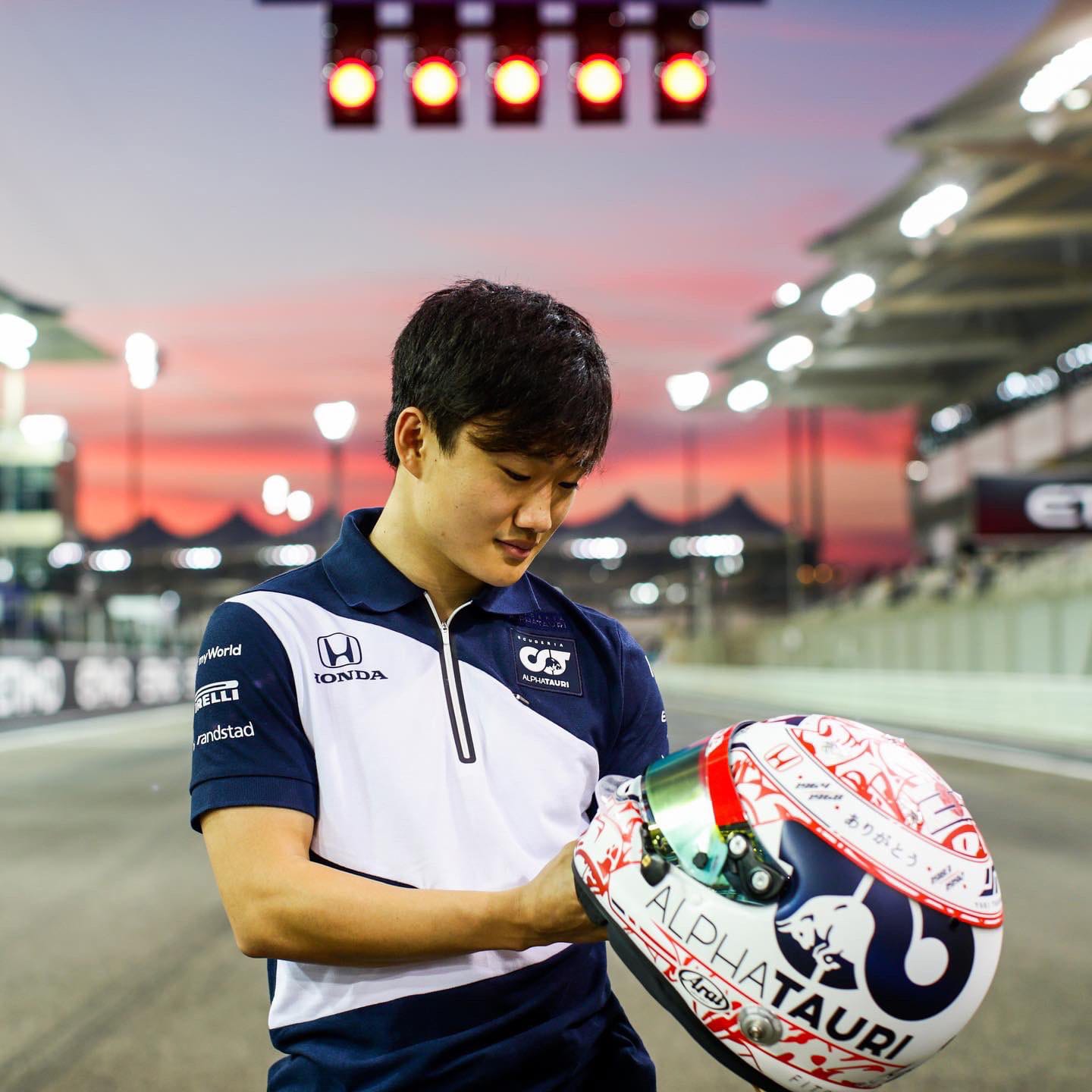 角田裕毅(アルファタウリ・ホンダ) 2021年 F1アブダビGP ヘルメット