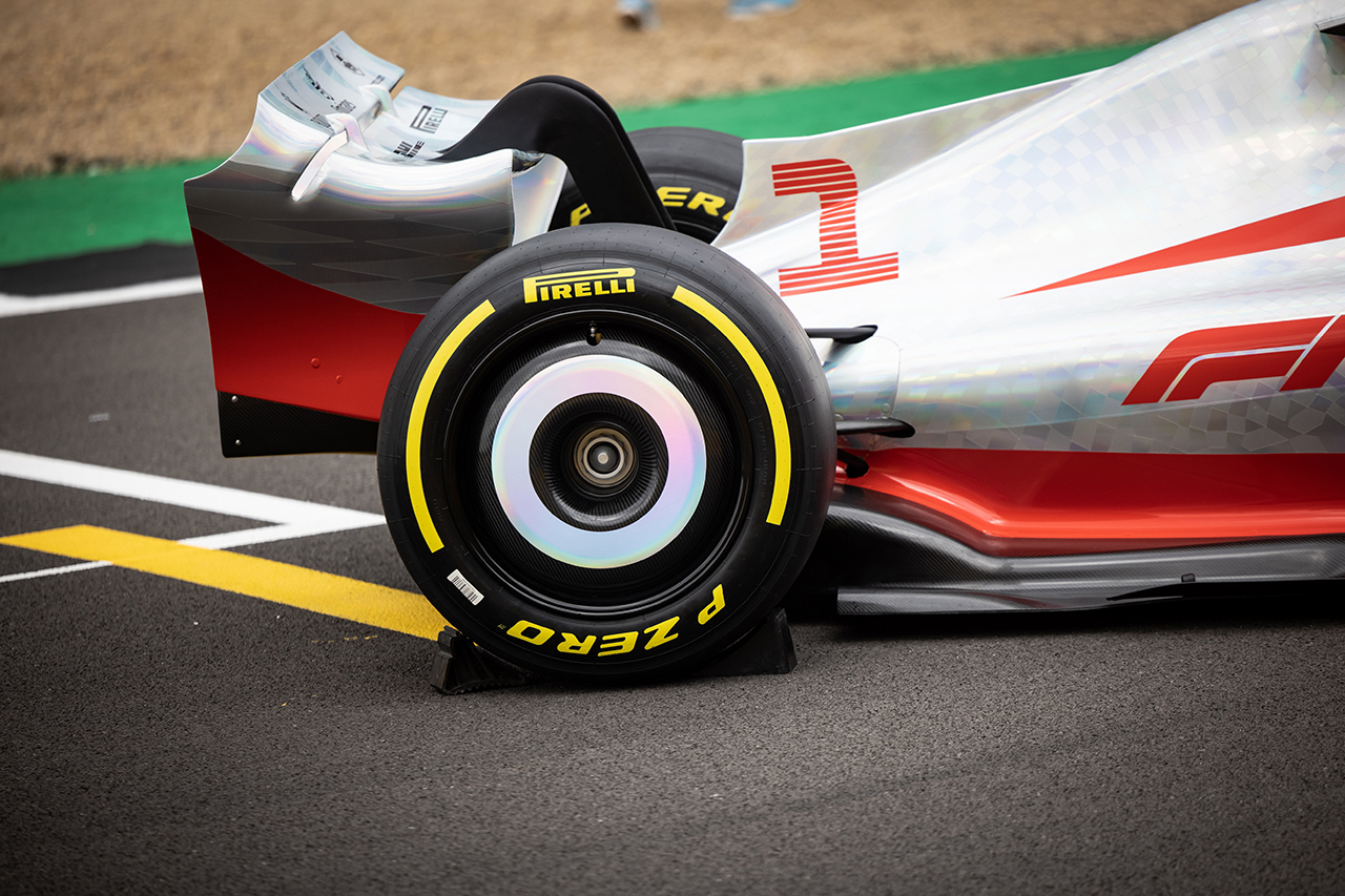 2022年F1マシンではホイールカバーが復活