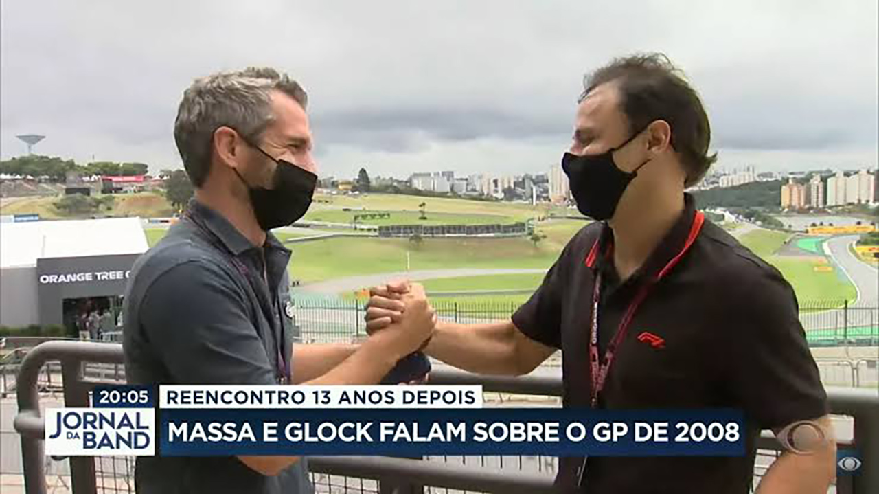 握手を交わすフェリペ・マッサとティモ・グロック