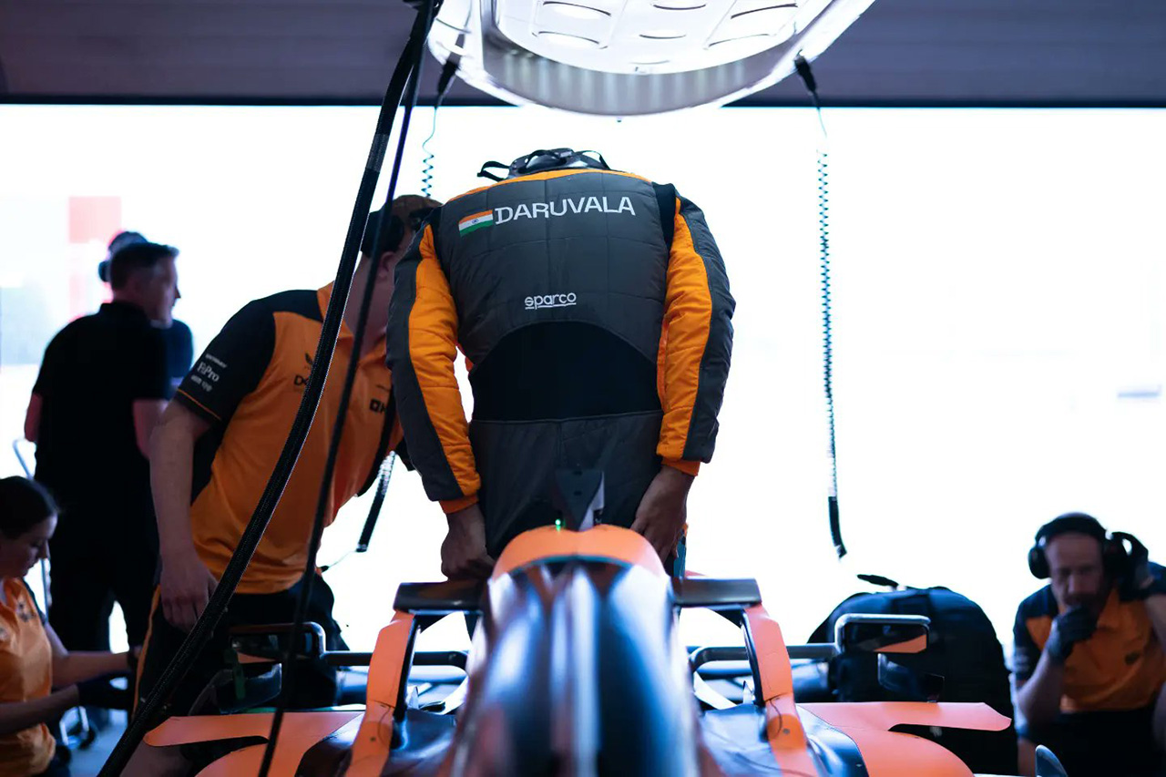 レッドブルF1育成のユアン・ダルバラ、マクラーレンでF1マシン初走行