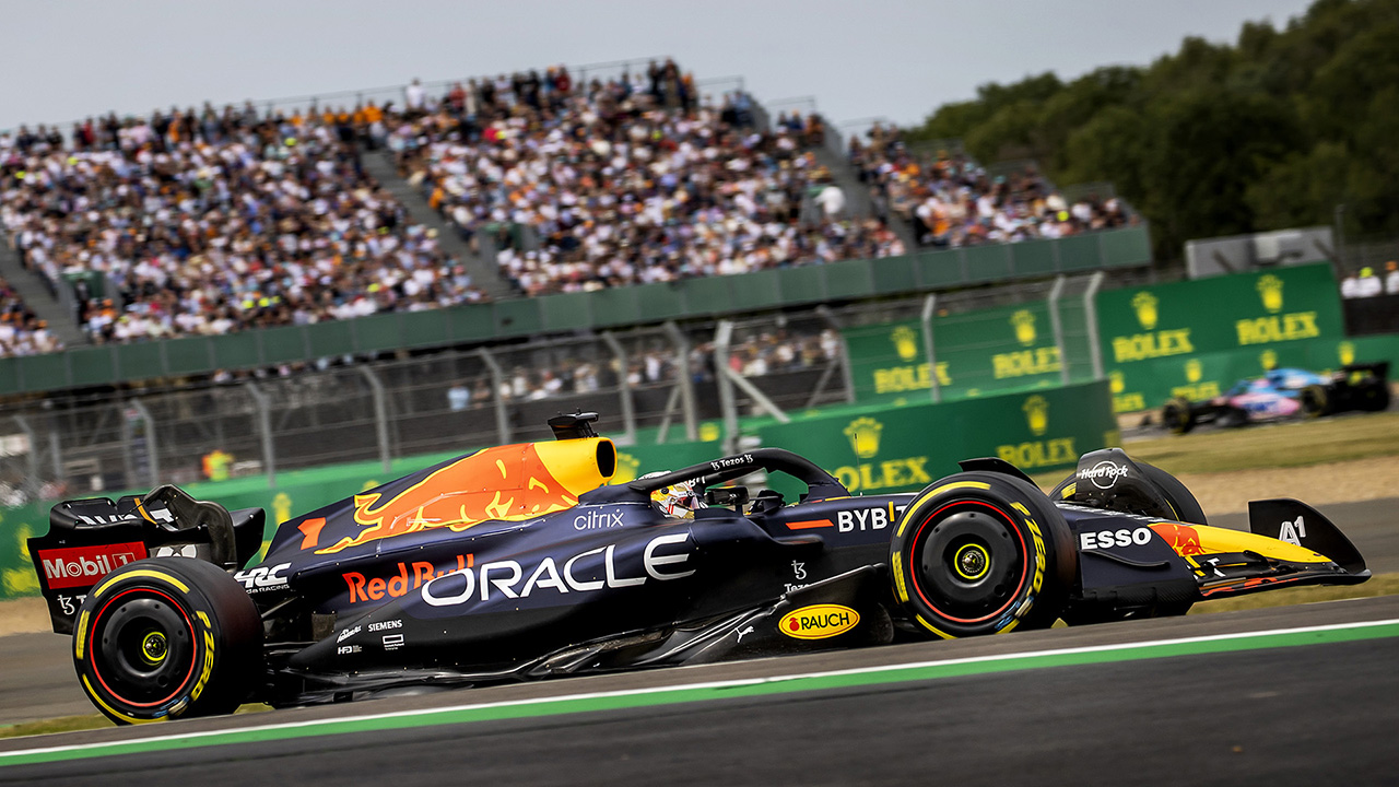 レッドブル RB18 エンジンカバー.