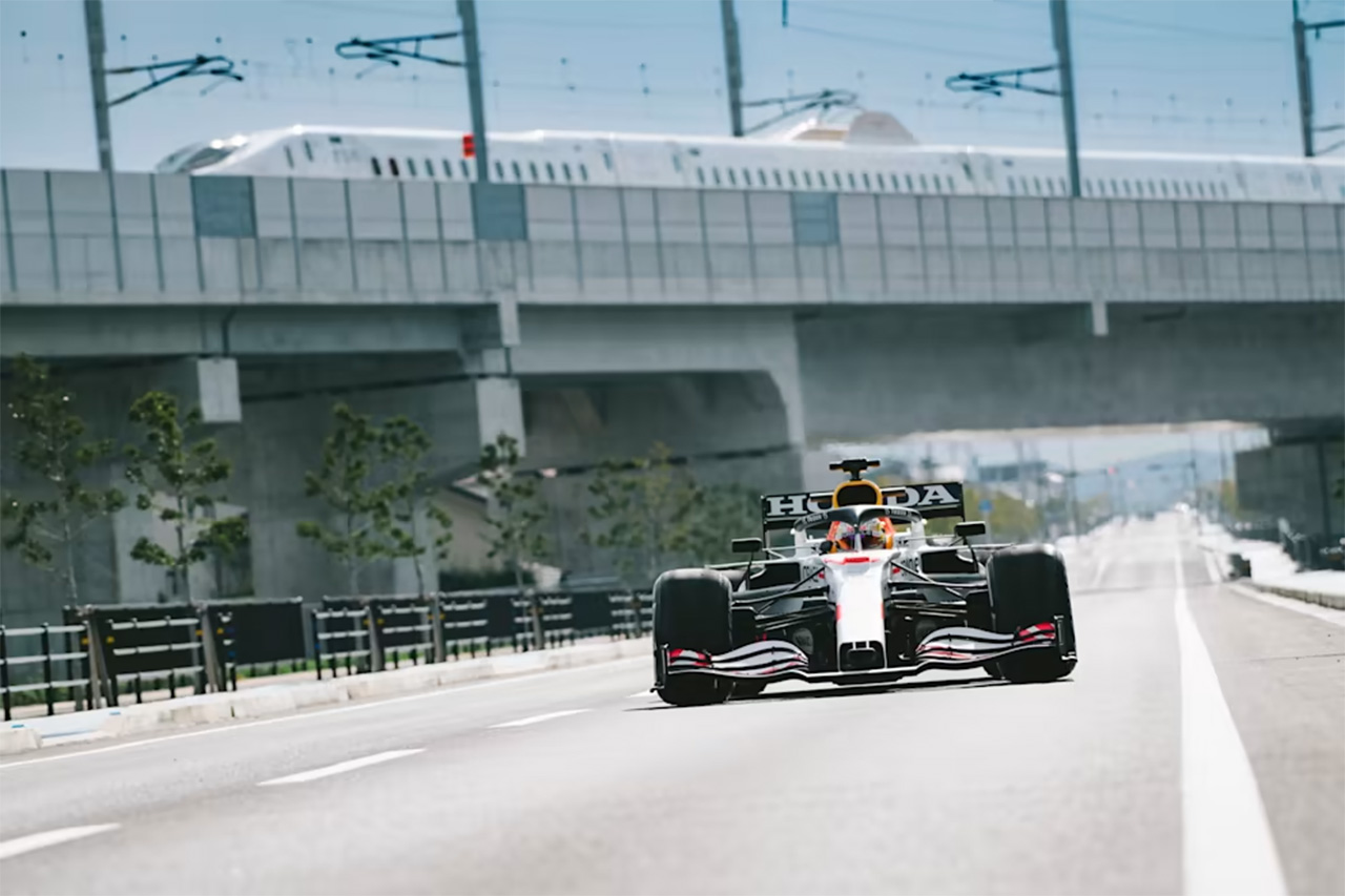 レッドブルF1 RB16Bと西九州新幹線