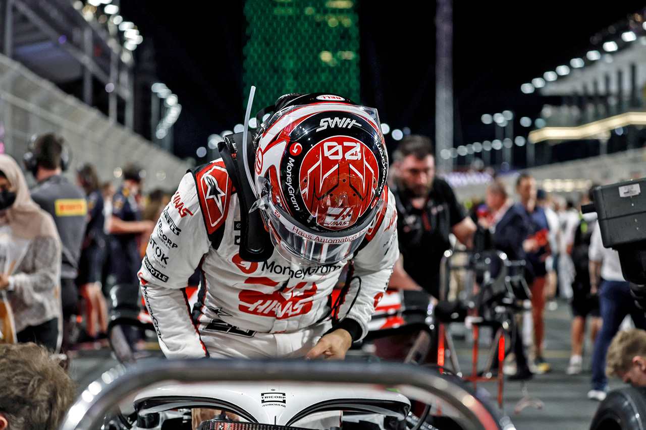 レース後半に角田裕毅（アルファタウリ）をオーバーテイクして10位入賞を果たしたマグヌッセン