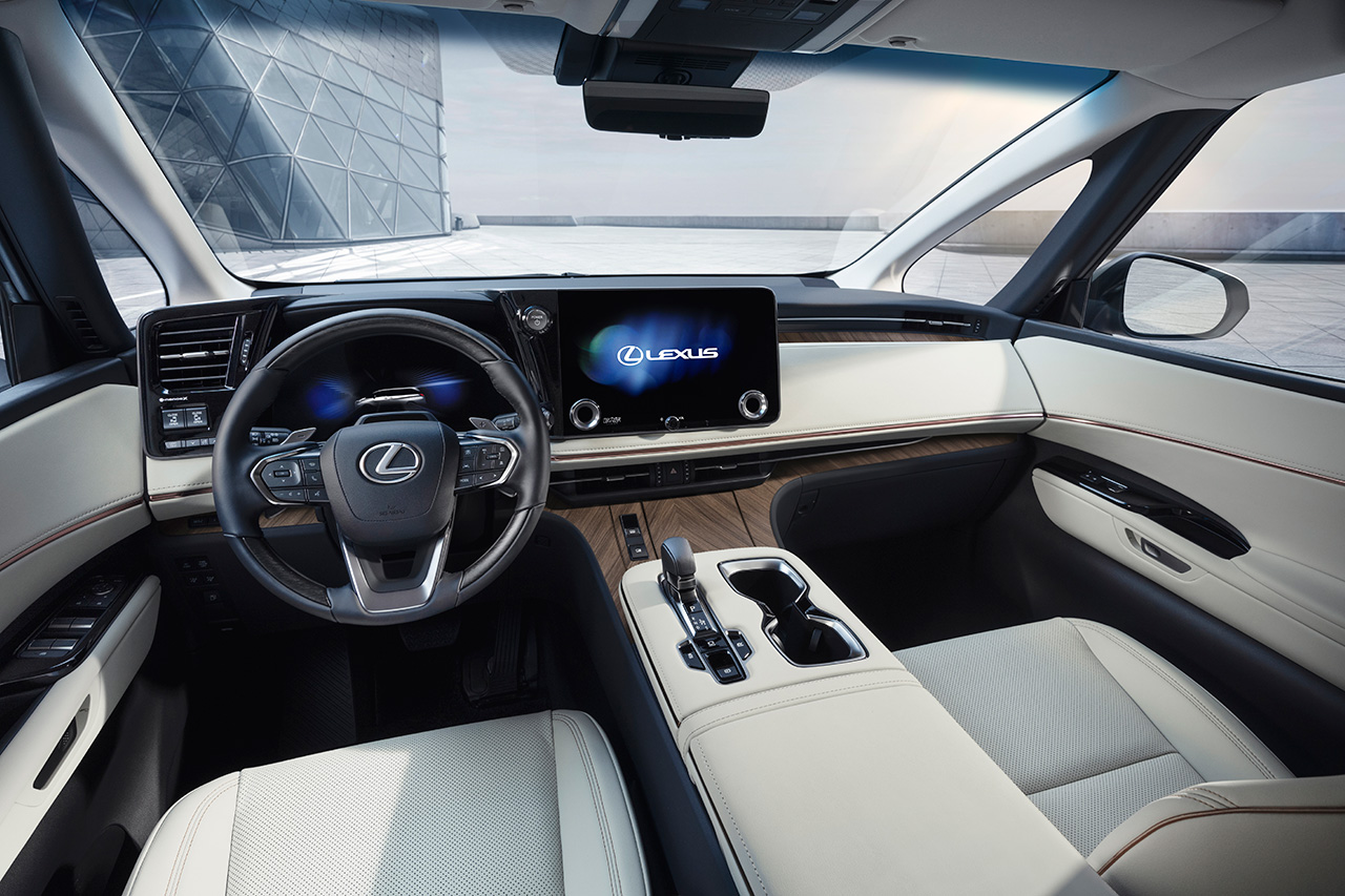 LEXUS LM