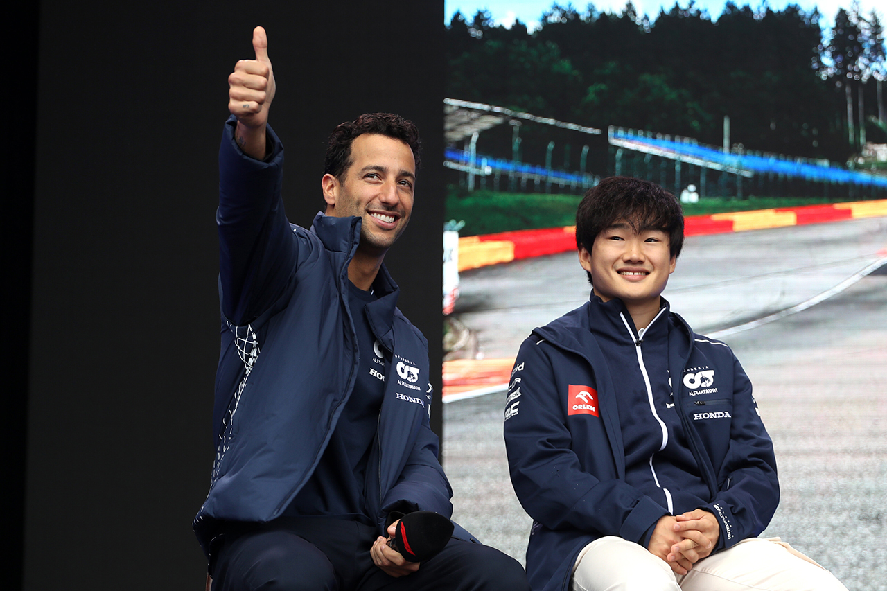 角田裕毅とダニエル・リカルド(アルファタウリ F1)