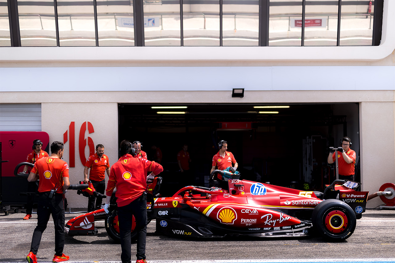 スクーデリア・フェラーリ F1 タイヤ ピレリ