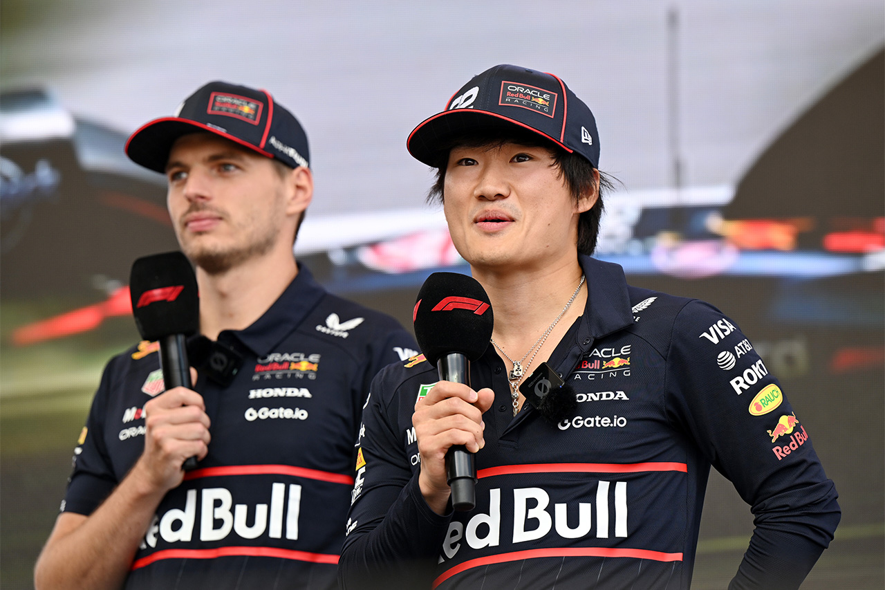 角田裕毅とマックス・フェルスタッペン（レッドブル・レーシング）