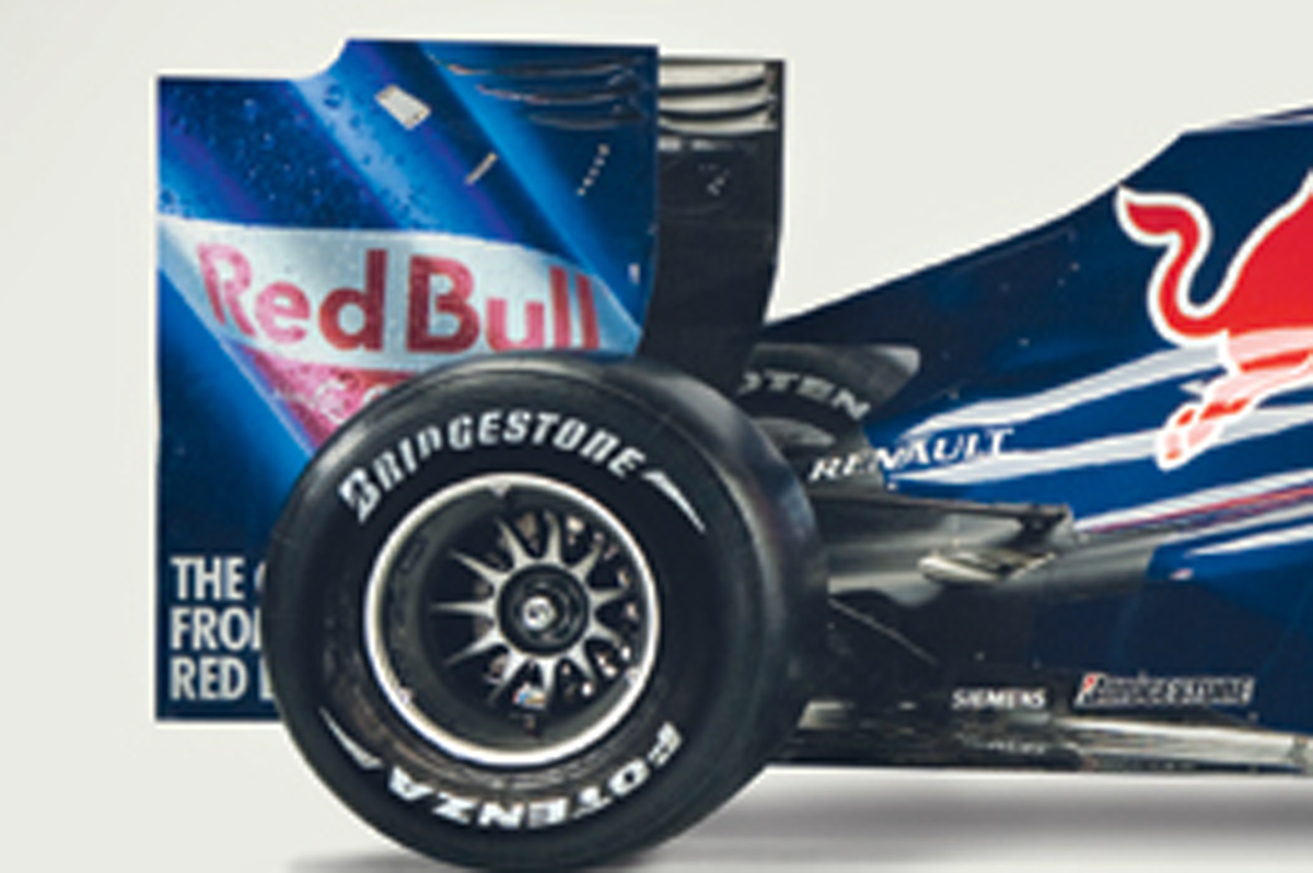 RB5:リアウイングのエンドプレートの処置は独特
