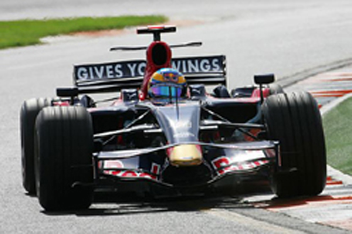 トロ・ロッソ STR2B（画像）