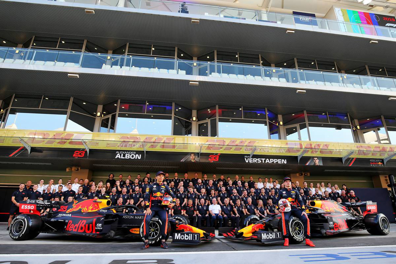 レッドブル・ホンダ 2019年 F1チーム集合写真