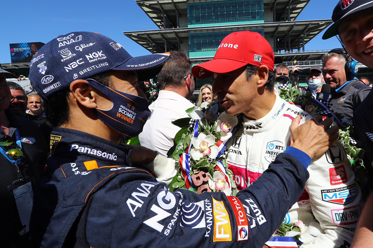 佐藤琢磨とエリオ・カストロネベス / 2021年 インディ500