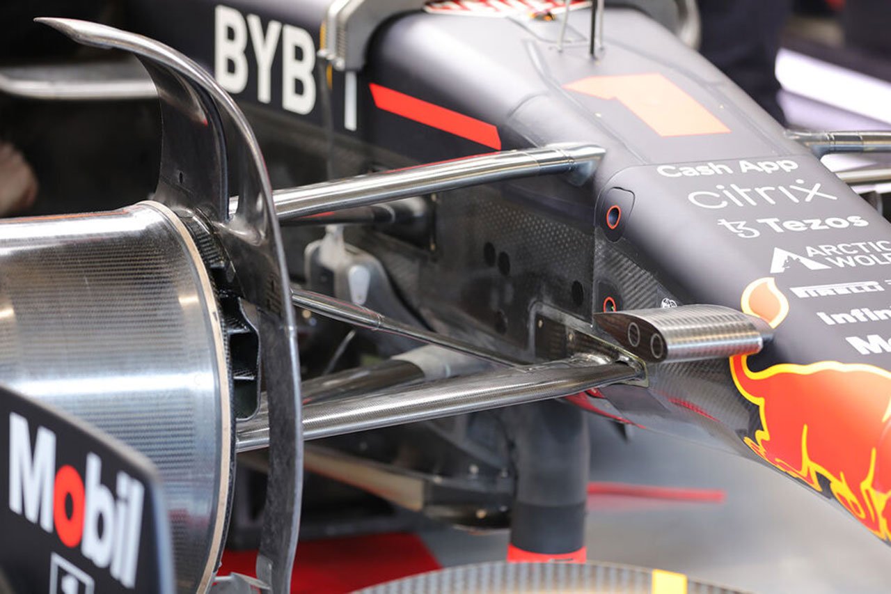 レッドブル RB18 フロントサスペンション