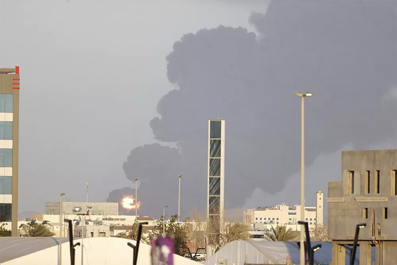 サウジアラビアグランプリ 石油貯蔵施設 爆発l