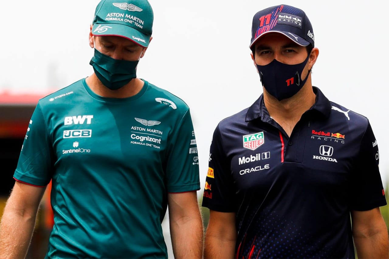 セバスチャン・ベッテル(アストンマーティン・コグニザント・フォーミュラワンチーム)とセルジオ・ペレス(レッドブル・レーシング)