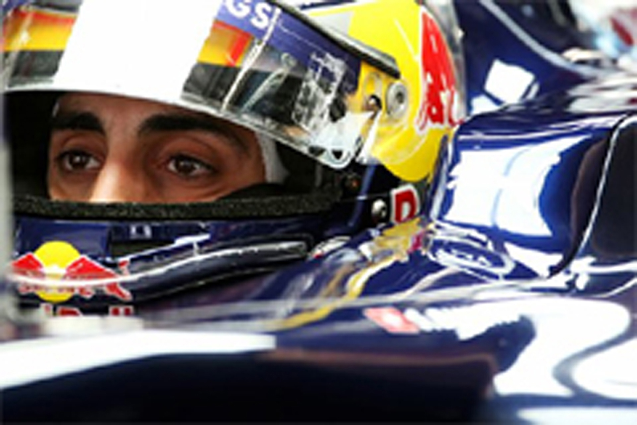 セバスチャン・ブエミ、F1マシンで氷上走行