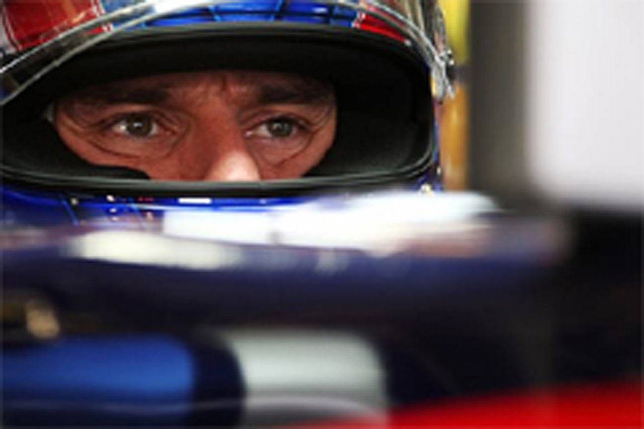 レッドブル RB6の初走行はマーク・ウェバーが担当