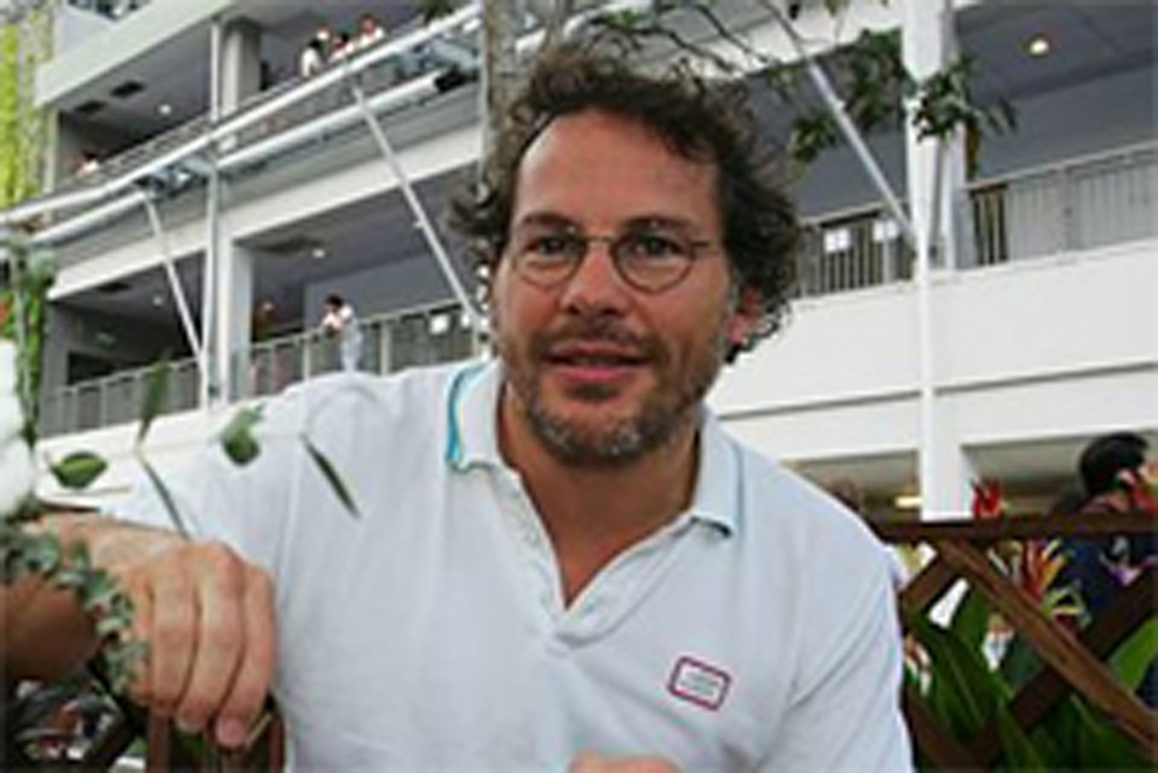 ジャック・ヴィルヌーヴ、2010年レースシートに空席ができるのを待つ