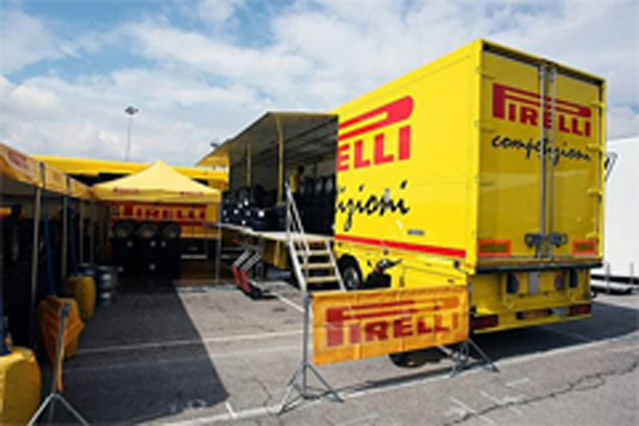F1チーム、アブダビで2011年ピレリタイヤをテスト