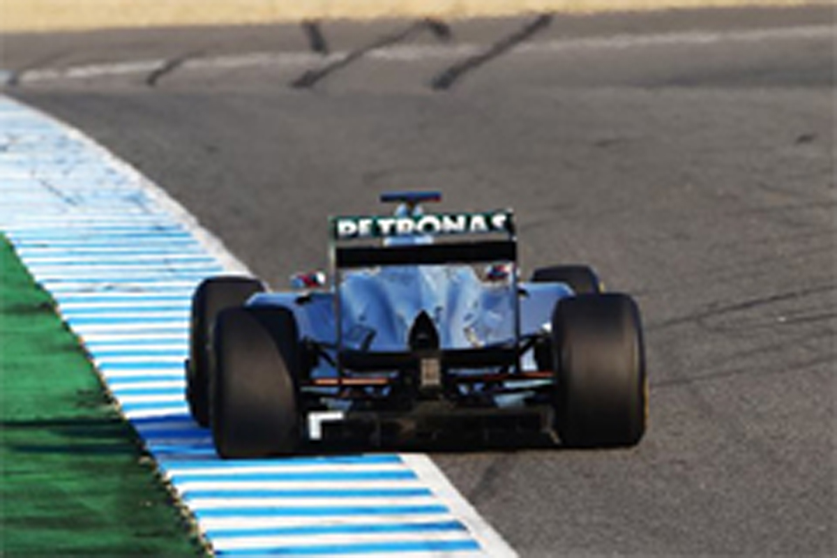 メルセデスGP 「W02はトップから1秒遅れ」
