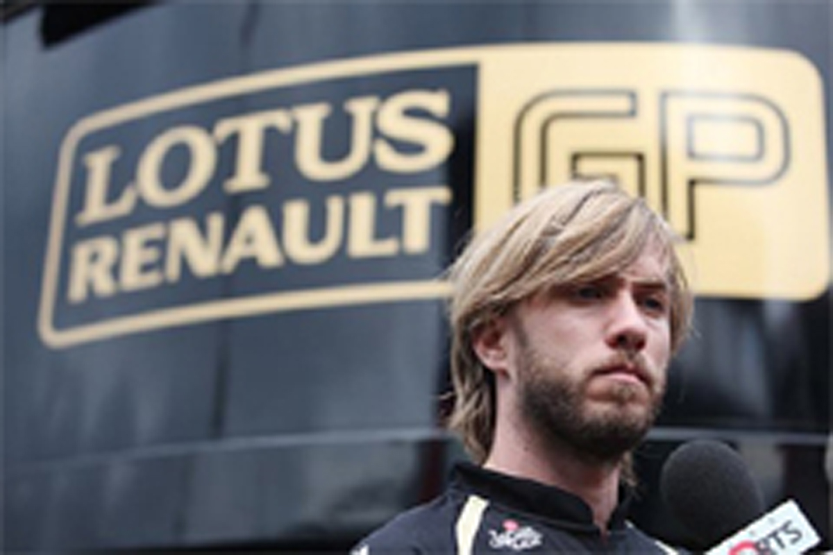 ニック・ハイドフェルド 「ロータス・ルノーGPとの契約はまだ有効」