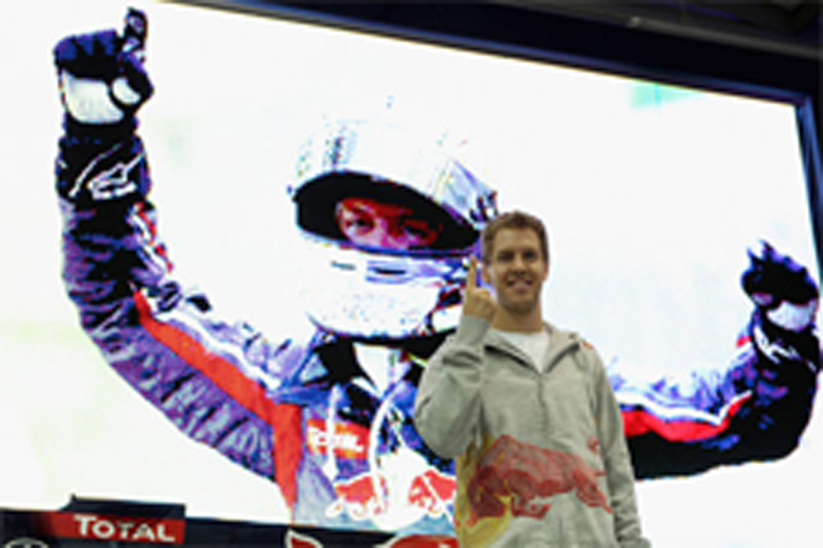 動画：セバスチャン・ベッテル、ミルトン・キーンズのF1ファクトリーに凱旋