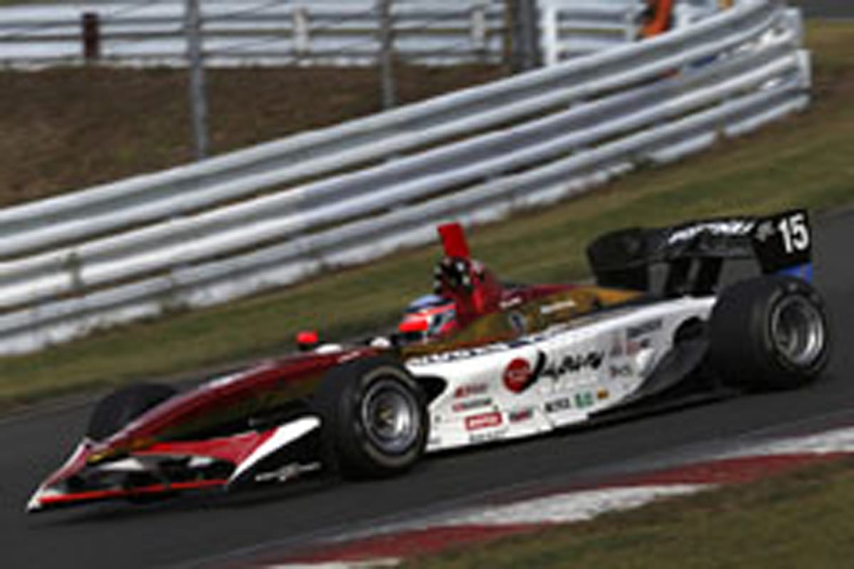 佐藤琢磨、波乱のレースを11位で完走 （スーパーフォーミュラ）