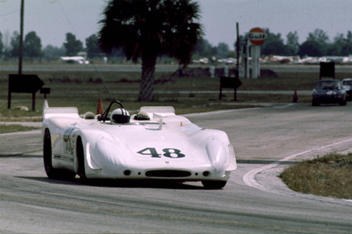 ル・マン24時間レース：スティーブ・マックイーンのポルシェ 908/2を展示